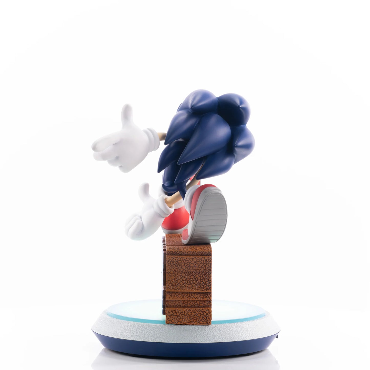 Sonic Adventure 9 inch statue Collector’s Edition by First 4 Figures detailed Sonic the Hedgehog collectible featuring dynamic running pose vibrant colors and premium display quality celebrating the classic Dreamcast era franchise angle view