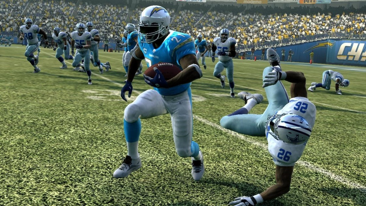 Madden NFL 2009 Xbox 360 video game, American football sports simulation, realistic gameplay, franchise and multiplayer modes, console title gameplay screenshot