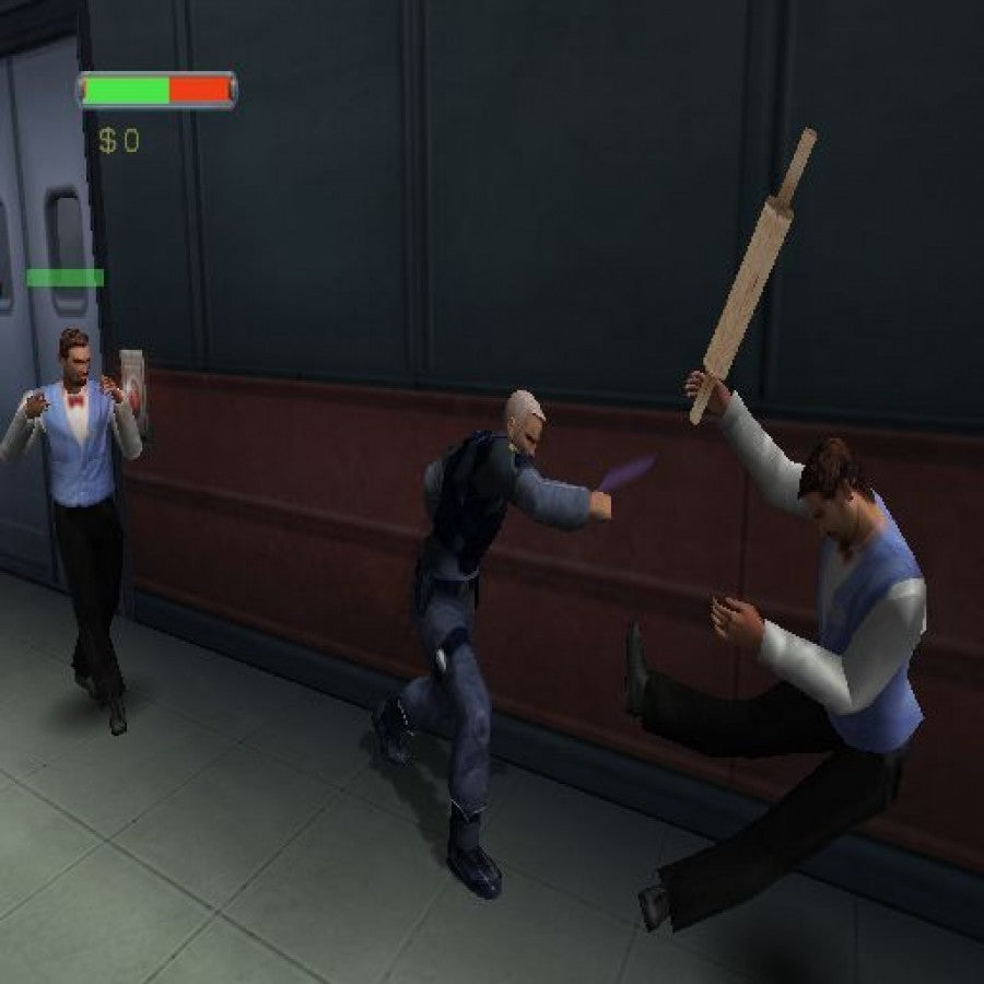 Minority Report Everybody Runs Xbox game featuring third-person action gameplay, futuristic crime fighting mechanics, and cinematic sci-fi adventure based on the film gameplay