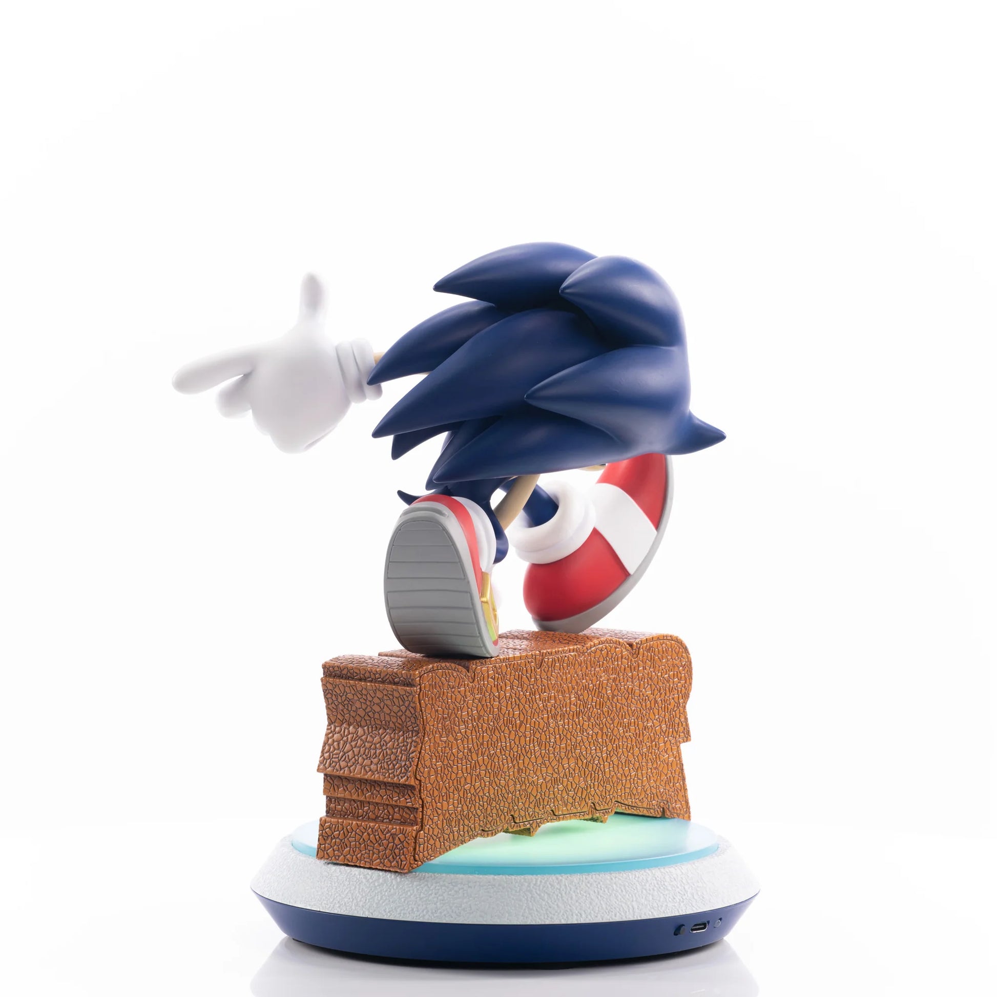 Sonic Adventure 9 inch statue Collector’s Edition by First 4 Figures detailed Sonic the Hedgehog collectible featuring dynamic running pose vibrant colors and premium display quality celebrating the classic Dreamcast era franchise back side view