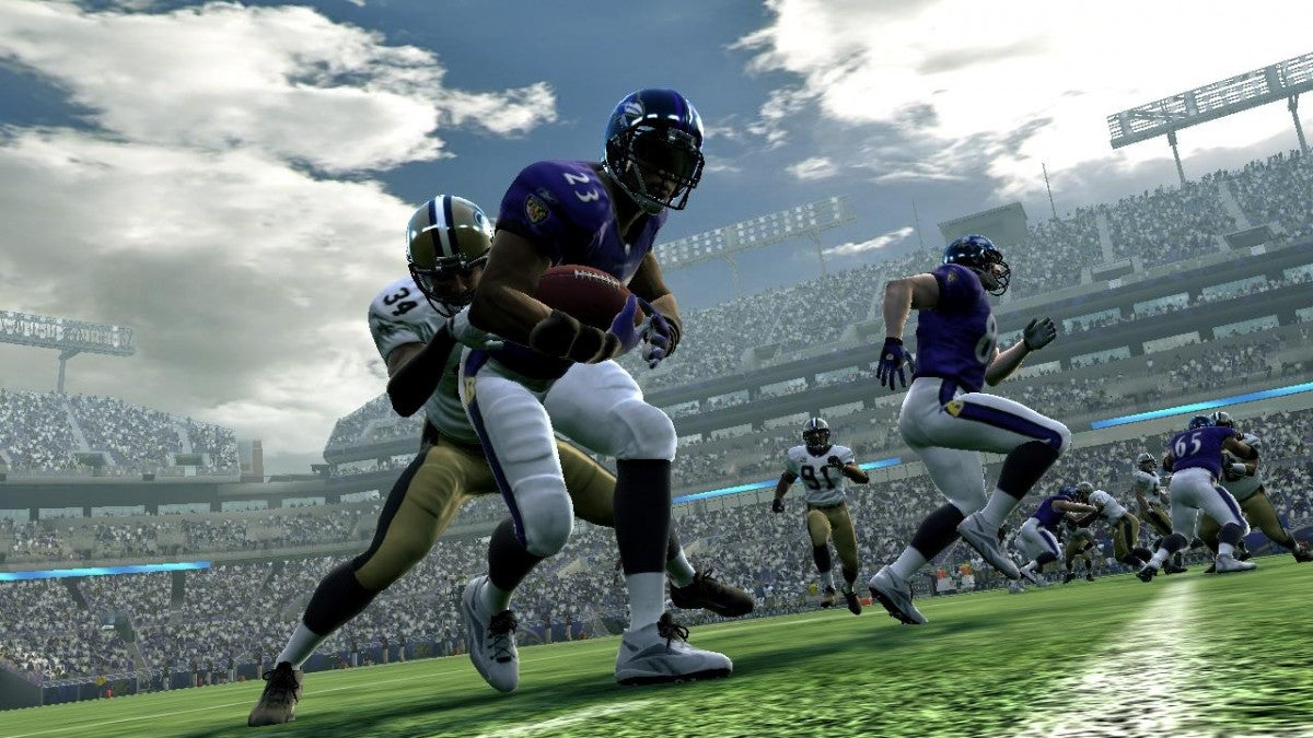 Madden NFL 2009 Xbox 360 video game, American football sports simulation, realistic gameplay, franchise and multiplayer modes, console title gameplay screenshot